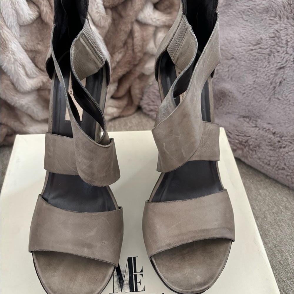 Mia Limited Edition